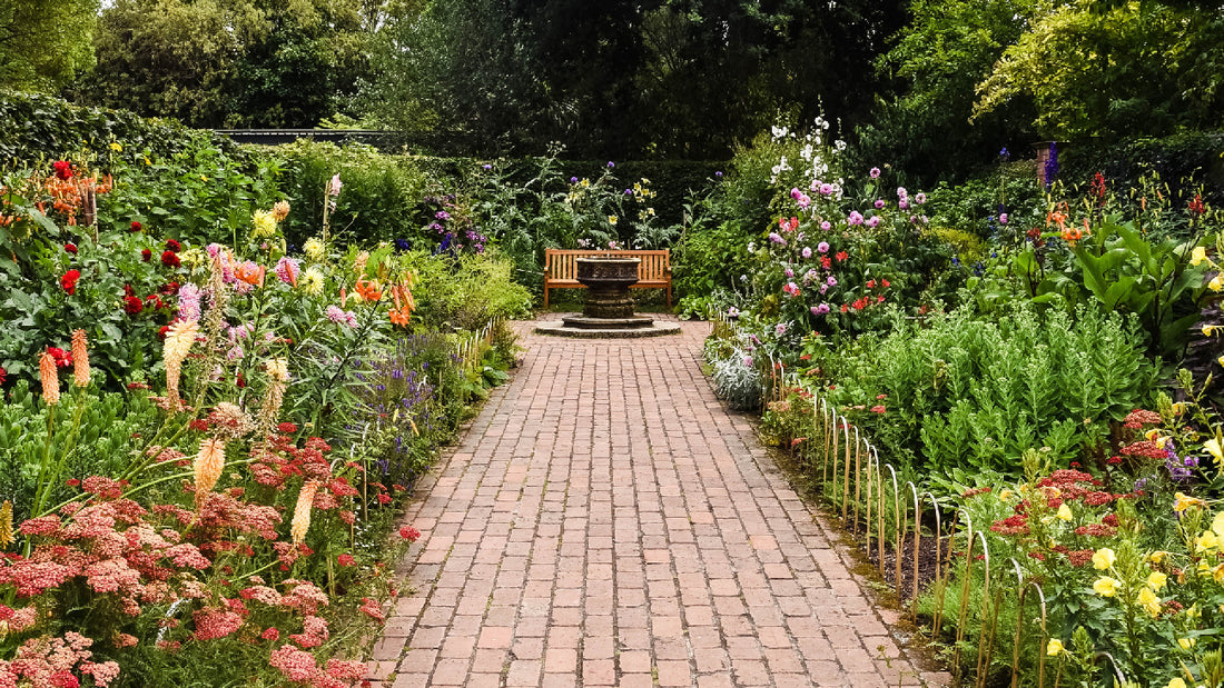 Scented Gardens: Landscape Architecture and the Art of Fragrance