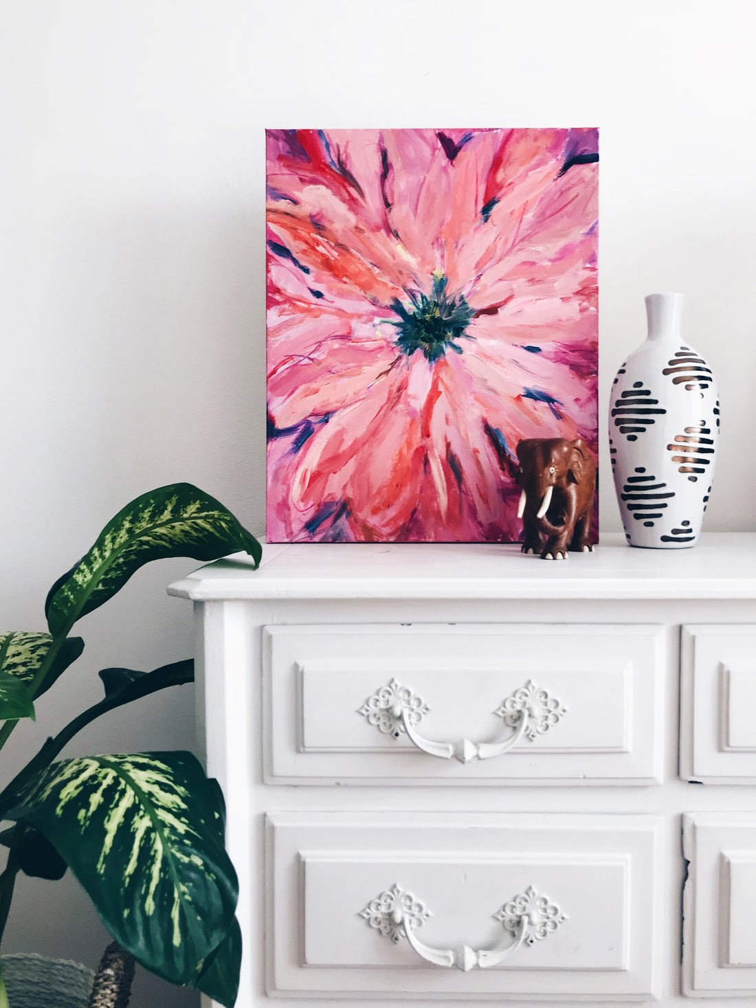 Using Home Perfumes to Accentuate Bold and Colorful Decor